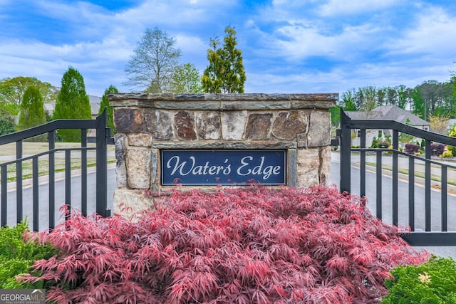 view of community / neighborhood sign