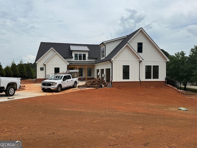 117 Wildwood Dr, Eatonton, GA 31024 - modern inspired farmhouse featuring board and batten siding, a shingled roof, and concrete driveway
