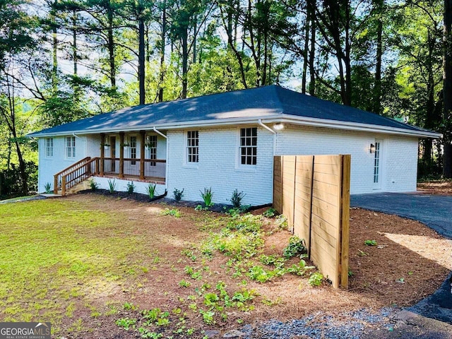 800 Kiowa Dr NE, Marietta, GA 30060 - view of front facade featuring brick siding and a porch