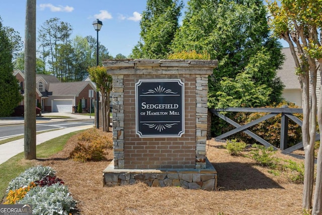 view of community / neighborhood sign