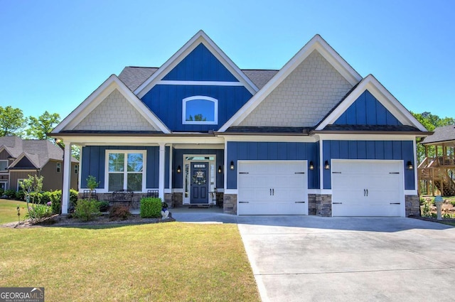 17 Ivy Stone Ct SE, Cartersville, GA 30120 - craftsman house with board and batten siding, an attached garage, driveway, and a front yard