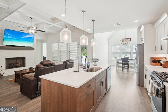 kitchen featuring a sink, visible vents, recessed lighting, wood finished floors, and appliances with stainless steel finishes
