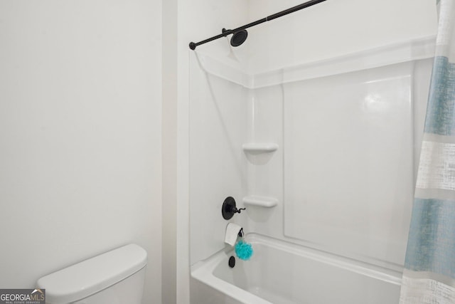 full bathroom with shower / tub combo with curtain and toilet