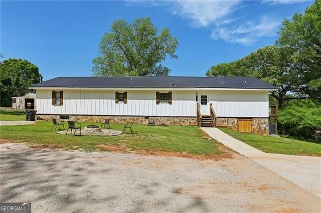 1060 Stephen St, Greensboro, GA 30642 - view of front of property with a fire pit, a front lawn, and a metal roof