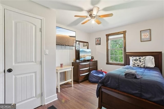 1060 Stephen St, Greensboro, GA 30642 - bedroom with wood finished floors and a ceiling fan