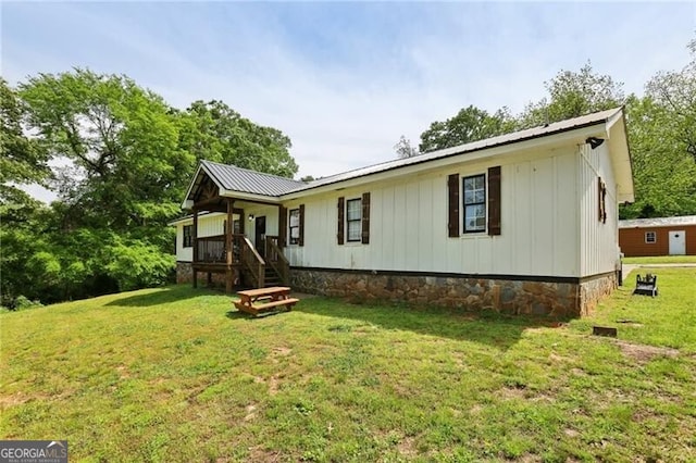 1060 Stephen St, Greensboro, GA 30642 - view of front of home featuring a front yard, a metal roof, crawl space, and stairs