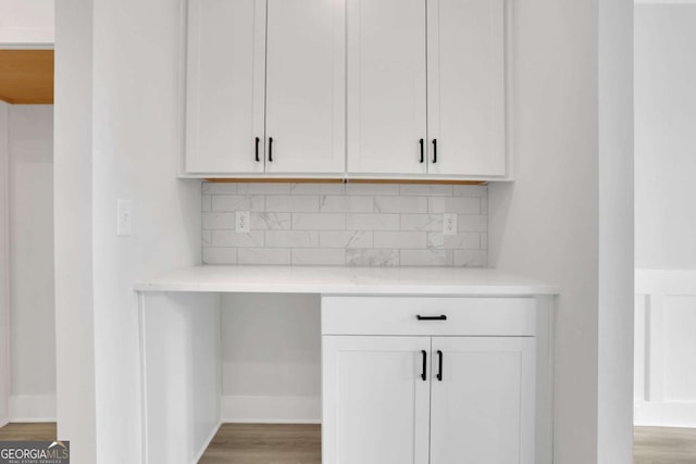 room details with backsplash and wood finished floors