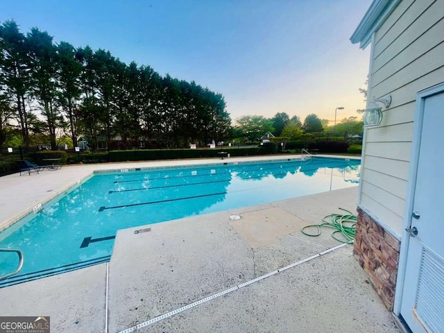 7675 Lanier View Rdg, Cumming, GA 30041 - community pool with a patio area