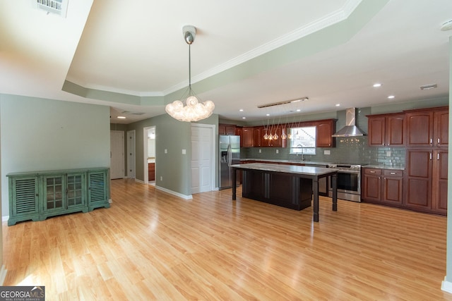 5 Gibson Rd, Newnan, GA 30263 - kitchen featuring stainless steel appliances, wall chimney range hood, a chandelier, a breakfast bar, and a sink