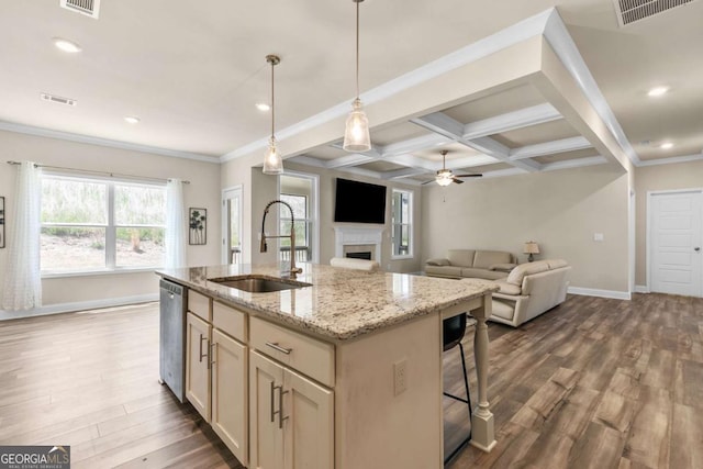 kitchen featuring a sink, dark wood-style flooring, visible vents, ceiling fan, and dishwasher