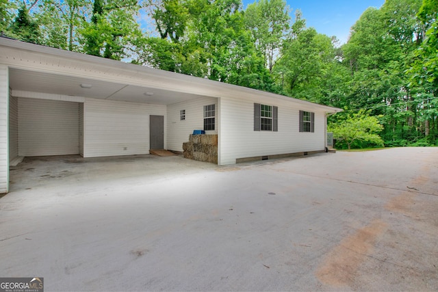 201 Oakdale Dr, Cornelia, GA 30531 - view of home's exterior featuring an attached carport and driveway