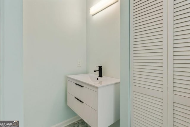 305 Stonecliff Ct, Stone Mountain, GA 30083 - bathroom featuring vanity