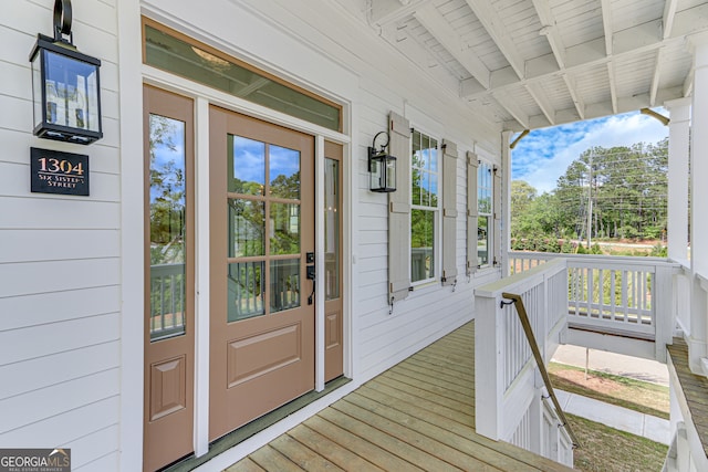 doorway to property with covered porch