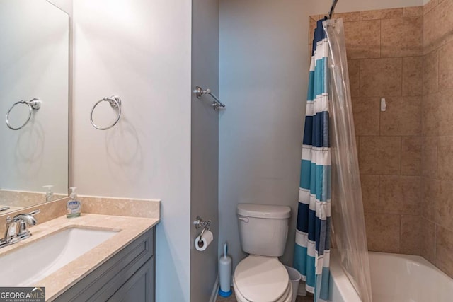 full bath featuring toilet, vanity, and shower / bath combo with shower curtain
