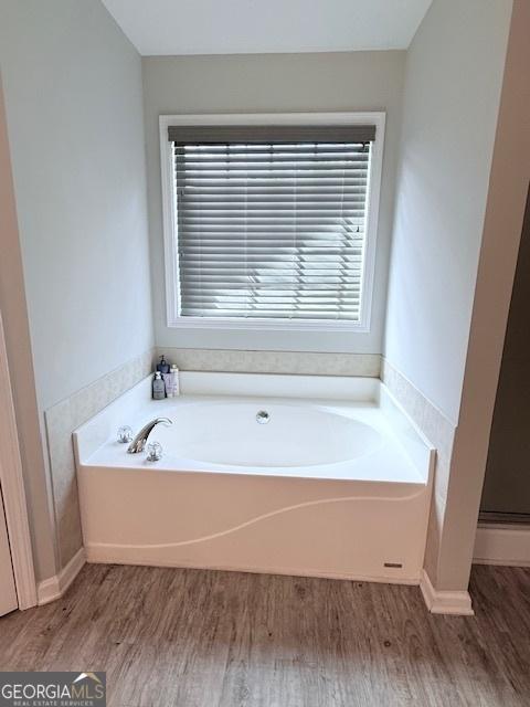 622 River Rock Cir, Jefferson, GA 30549 - full bath featuring wood finished floors, a bath, and baseboards