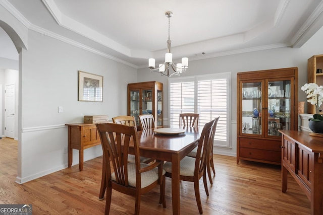 123 Heritage Pointe, Woodstock, GA 30189 - dining space featuring a tray ceiling, a chandelier, light wood-type flooring, and crown molding