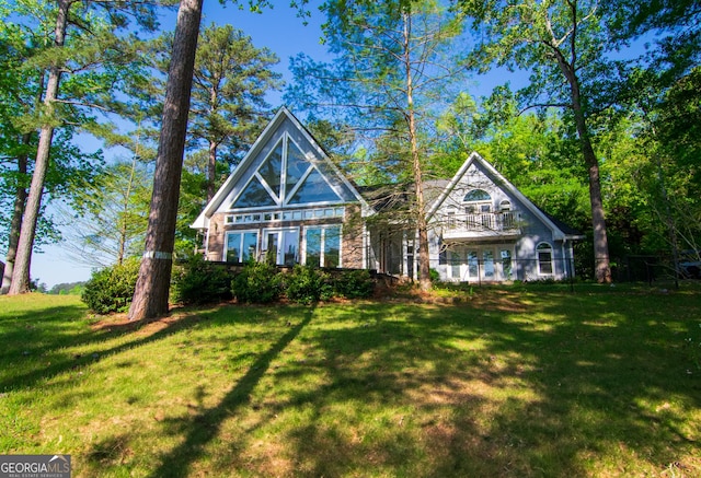 view of front of home with a front lawn