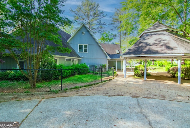 view of front of house with fence
