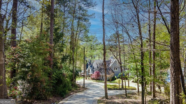 view of home's community with driveway