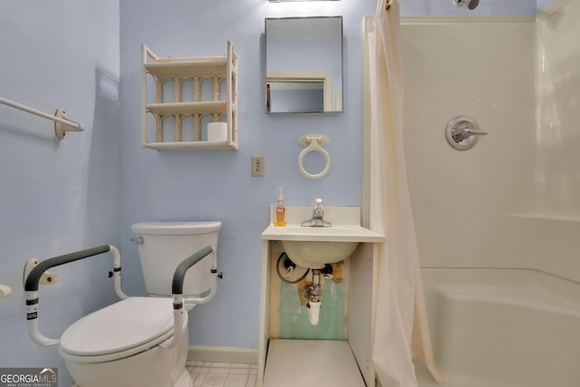 full bath featuring toilet and baseboards