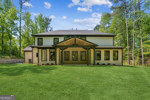2205 Sugarloaf Pkwy, Lawrenceville, GA 30045 - back of property featuring a lawn