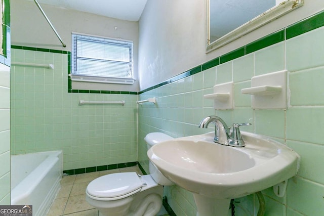 1956 Joseph Ct, Decatur, GA 30032 - full bathroom featuring tile walls, toilet, and walk in shower