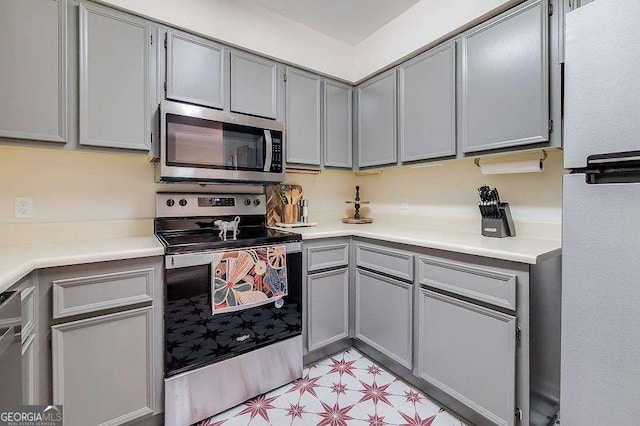 33 Hidden Lake Ct, Savannah, GA 31419 - kitchen with stainless steel appliances, gray cabinetry, and light countertops
