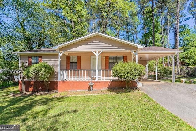 842 Brighton Dr, Lawrenceville, GA 30043 - view of front of home with driveway, a porch, a front lawn, and a carport