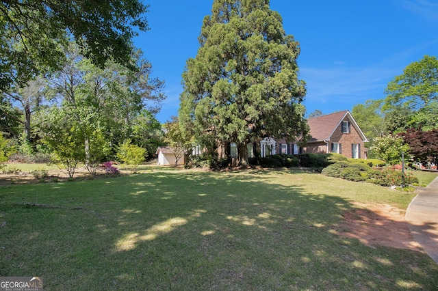 view of front facade with a front lawn and brick siding