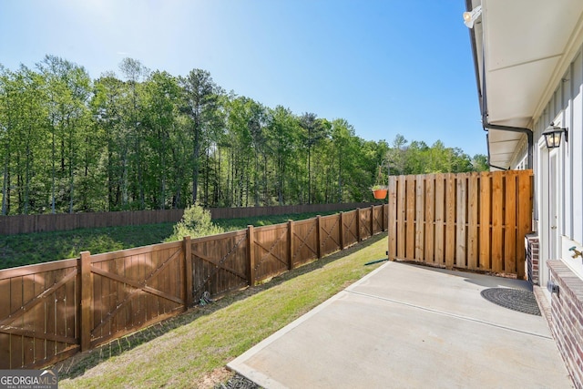 2946 Stockholm Way, Suwanee, GA 30024 - view of yard featuring a fenced backyard and a patio