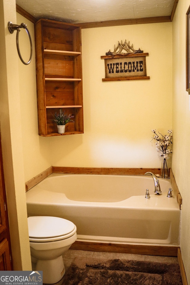 5524 Hooker Branch Rd, Millen, GA 30442 - full bath featuring a garden tub and toilet