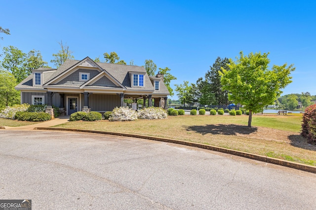 517 Lago Ct, Lagrange, GA 30241 - craftsman-style house featuring board and batten siding and a front yard