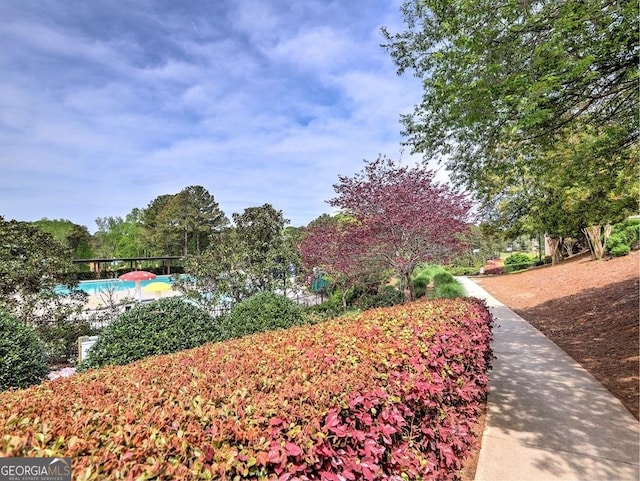 view of property's community featuring a swimming pool