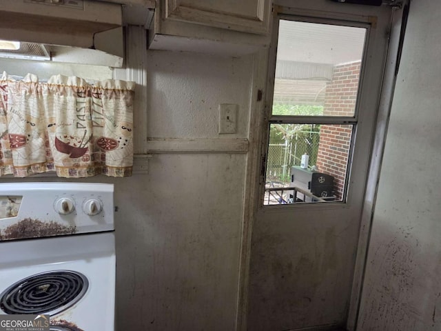 interior details with washer / clothes dryer