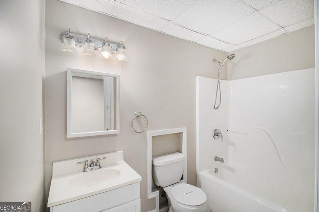 1085 Crown River Pkwy, Mcdonough, GA 30252 - interior space featuring light colored carpet, ensuite bathroom, a drop ceiling, and baseboards