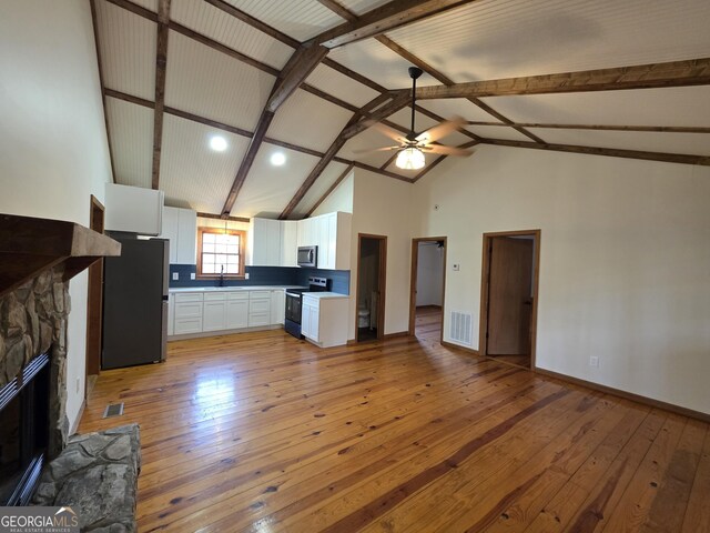 kitchen featuring white cabinets, stainless steel appliances, light wood-style flooring, visible vents, and ceiling fan