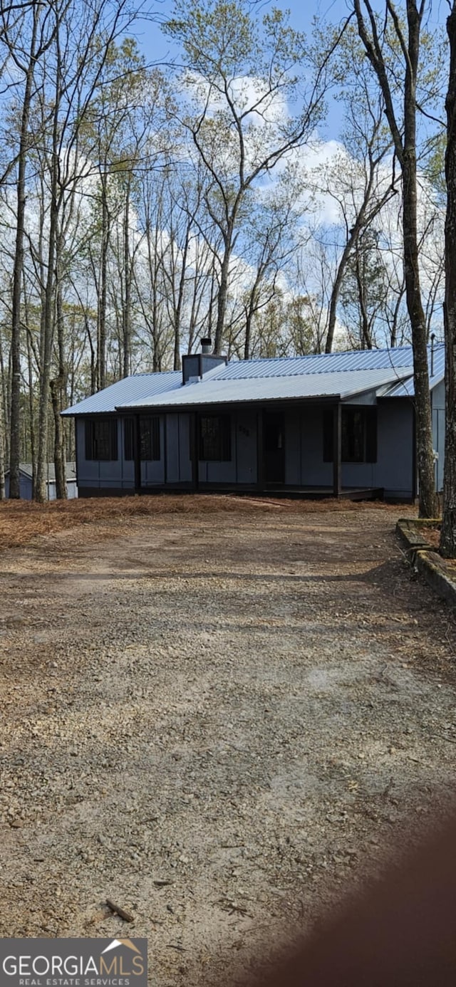 view of front of property featuring metal roof