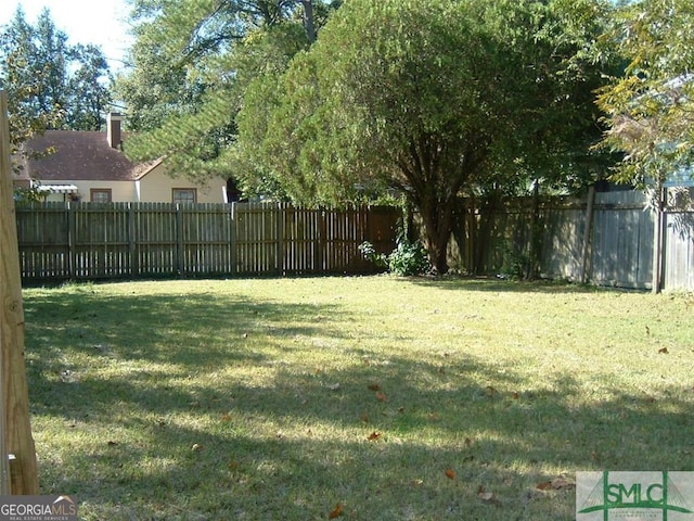 view of yard featuring a fenced backyard