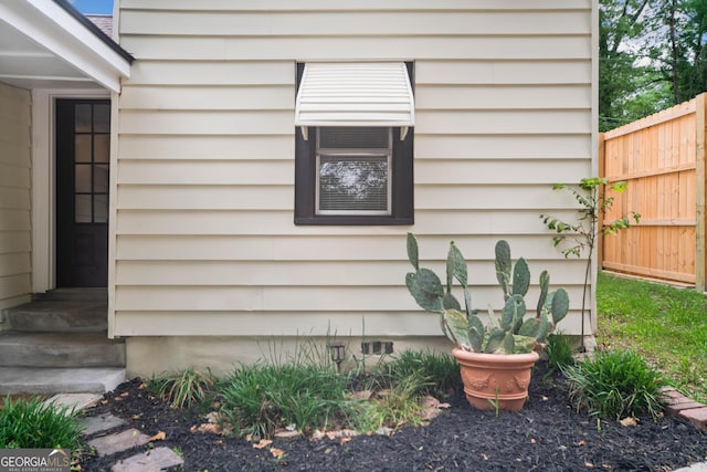 26 Walker St, Cartersville, GA 30120 - details featuring fence