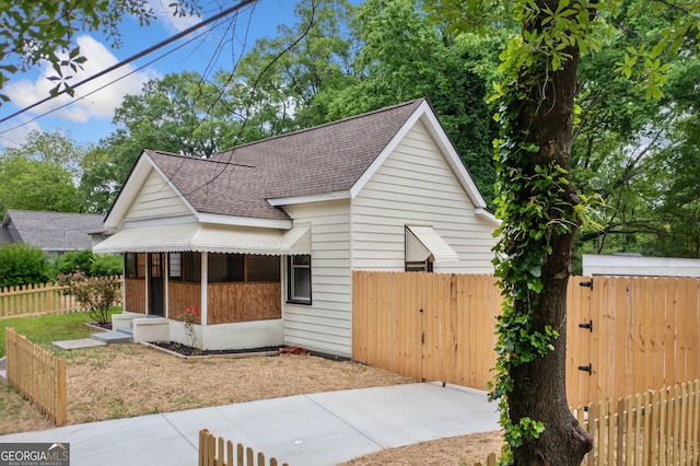 26 Walker St, Cartersville, GA 30120 - bungalow with a gate, roof with shingles, and fence
