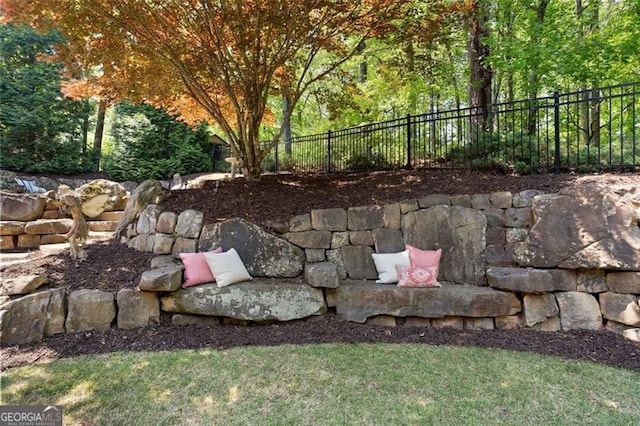 4675 Lakeway Pl, Alpharetta, GA 30005 - view of yard with fence