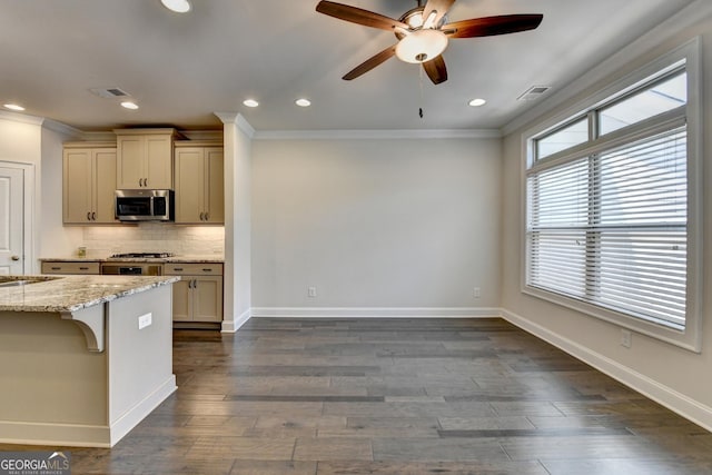 kitchen with stainless steel appliances, a ceiling fan, visible vents, and crown molding