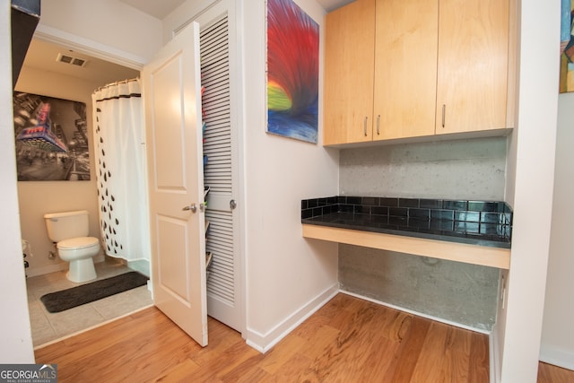 361 17th St NW Unit 1107, Atlanta, GA 30363 - hall featuring light wood finished floors and baseboards