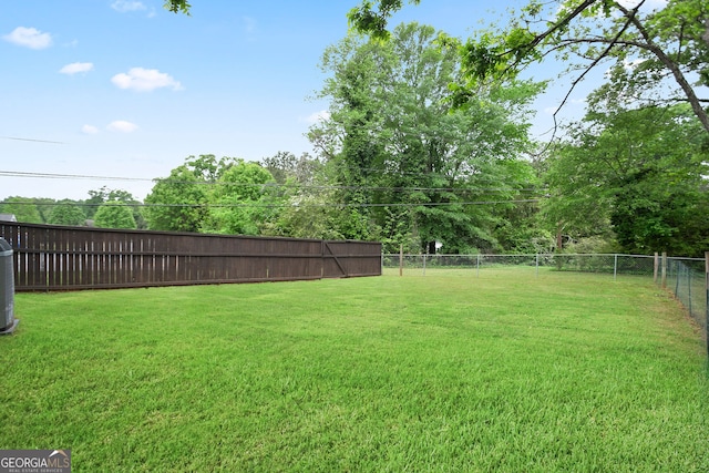 view of yard featuring a fenced backyard