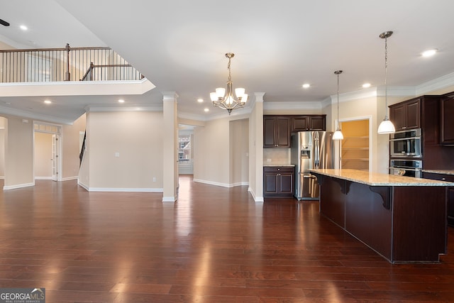 kitchen with stainless steel appliances, a breakfast bar, a chandelier, and dark wood-type flooring