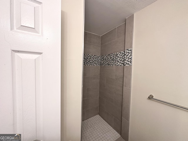 2965 Meadowview Dr SE, Atlanta, GA 30316 - bathroom featuring tiled shower