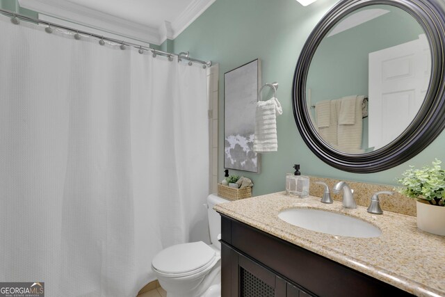 full bath featuring toilet, vanity, a shower with shower curtain, and crown molding