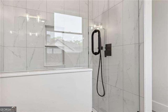 bathroom featuring tiled shower