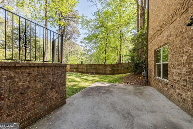 930 Riverside Rd, Roswell, GA 30075 - fenced backyard with a patio