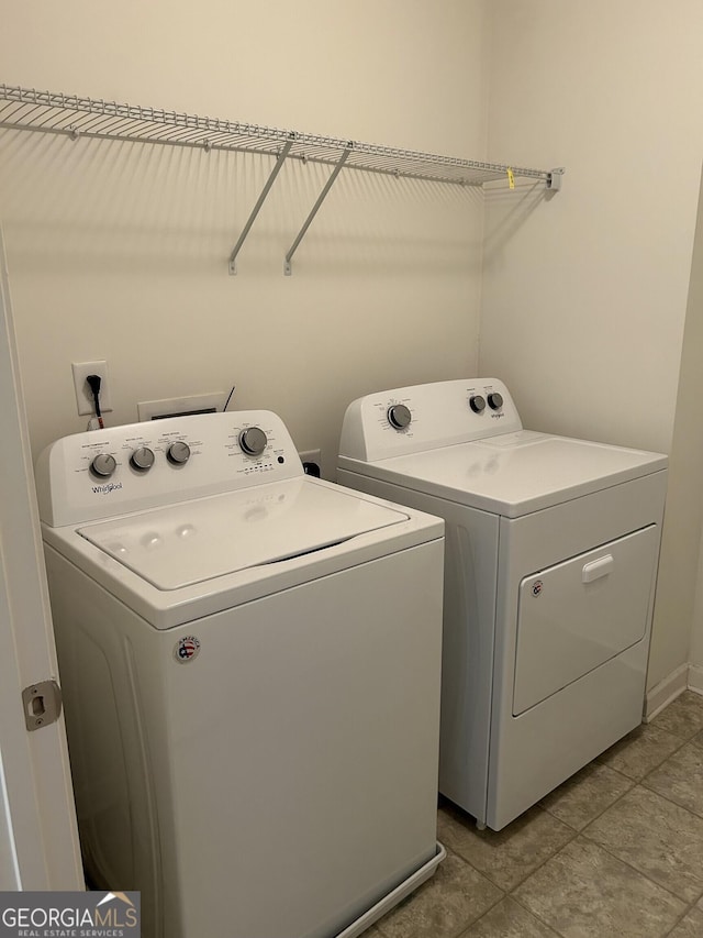 3908 Augustine Pl, Rex, GA 30273 - laundry area featuring washing machine and clothes dryer, baseboards, and laundry area